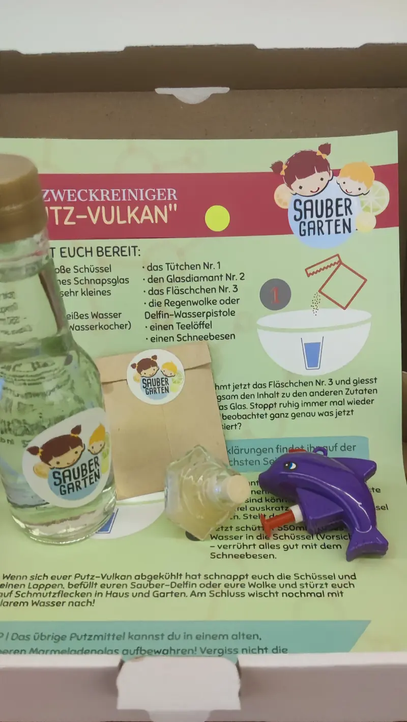 "Putzvulkan" Allzweckreiniger mit Wasserspritze Delfin